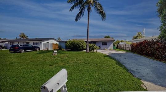 2775 Floweva Street, Palm Springs, Florida 33406, Estados Unidos