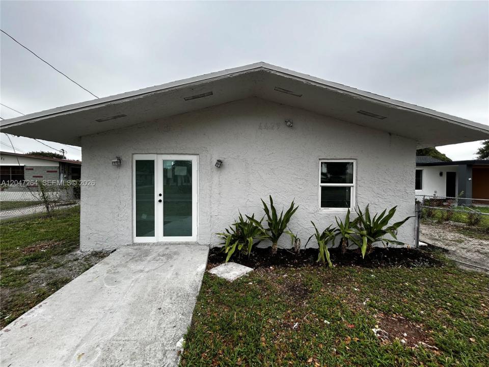 4429 SW 21st St Front, West Park, 佛羅里達州 33023, 美國