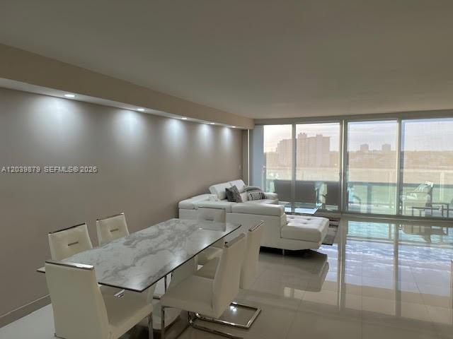 100 Bayview Dr 904, Sunny Isles Beach, Floride 33160, États-Unis