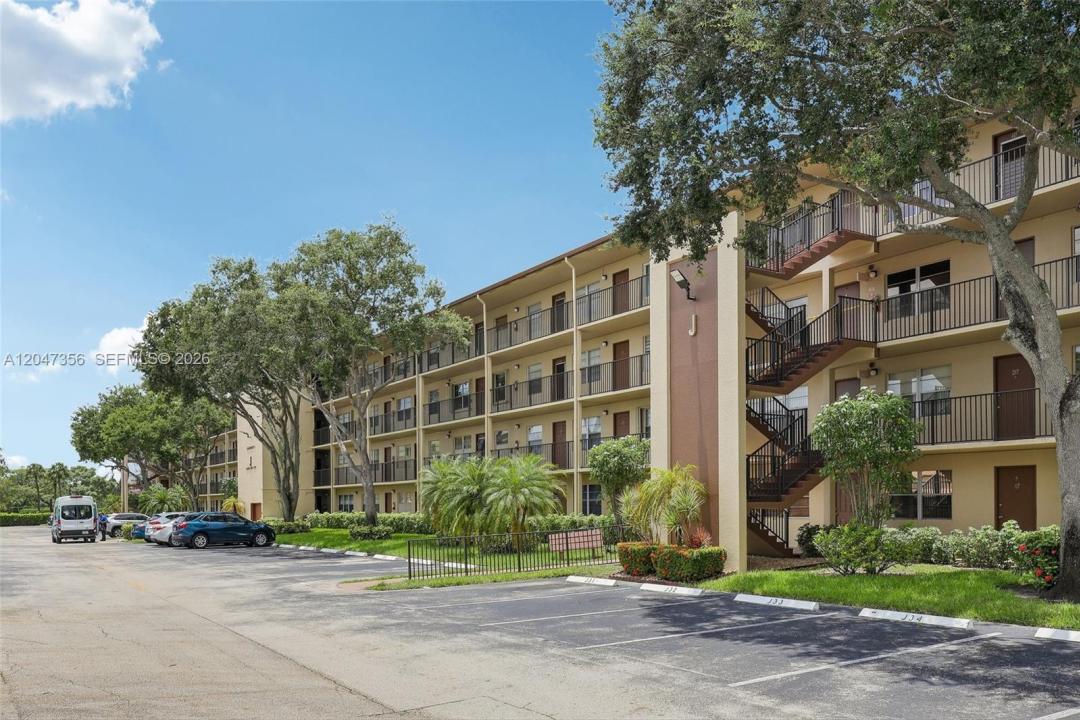 13455 SW 9th Ct 108J, Pembroke Pines, Floride 33027, États-Unis