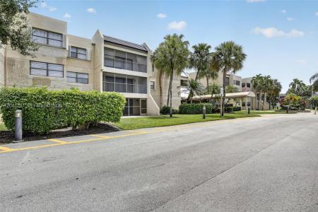 220 Lakeview Dr 210, Weston, Florida 33326, USA