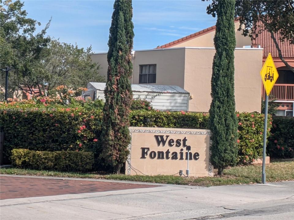 10237 NW 9th Street Cir 202-4, Miami, Floride 33172, États-Unis