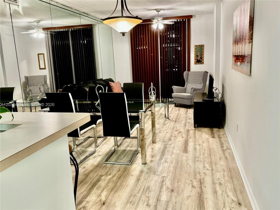 185 SE 14th Ter 1812, Miami, Florida 33131, USA