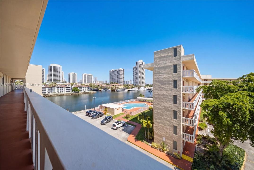 2999 Point East Dr C507, Aventura, Floride 33160, États-Unis