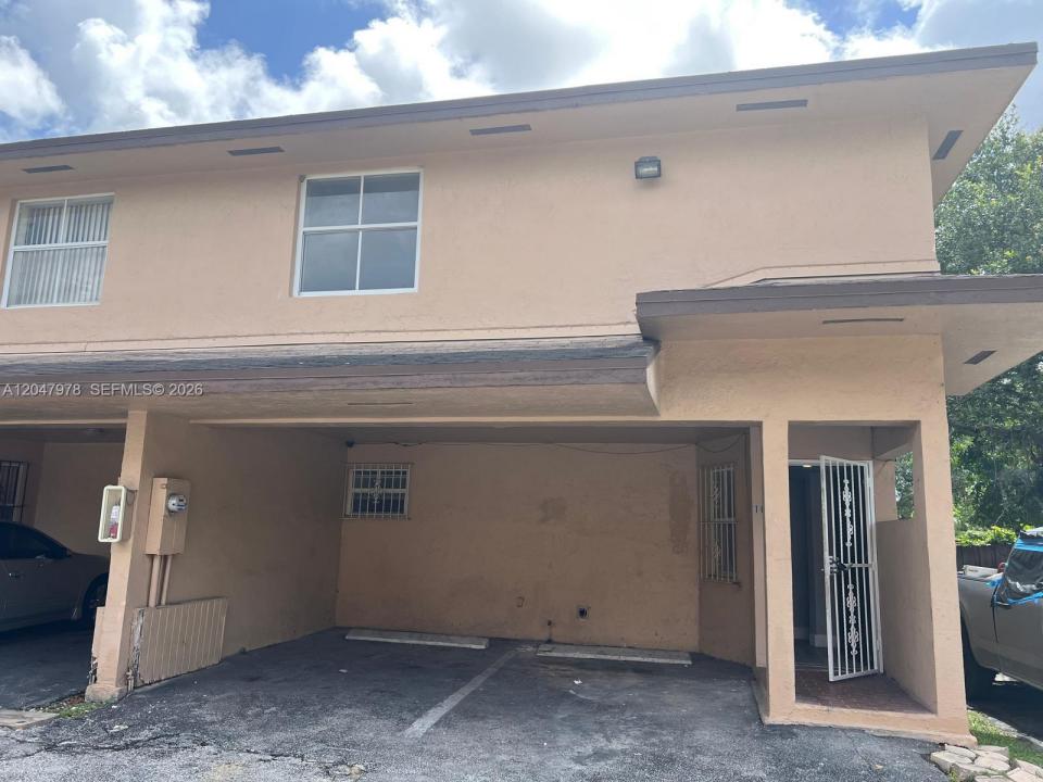 451 NE 136th St I-101, North Miami, Florida 33161, Stati Uniti