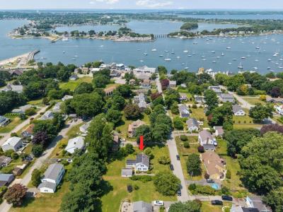83 South Avenue, Tiverton, Rhode Island 02878, USA