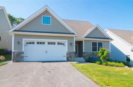 16 Abbey Lane 17, Westerly, Rhode Island 02891, USA