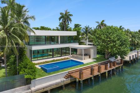9720 W Broadview Dr, Bay Harbor Islands, Floride 33154, États-Unis