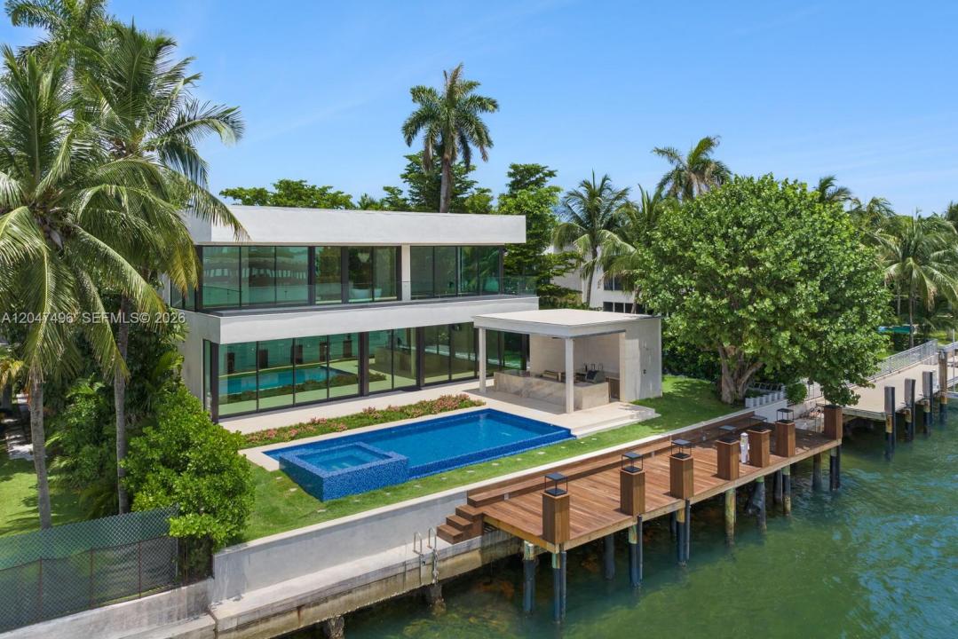 9720 W Broadview Dr, Bay Harbor Islands, Floride 33154, États-Unis
