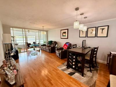 1300 NE 191st St A112, Miami, Florida 33179, USA