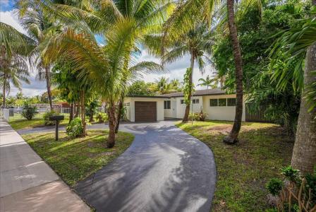 19531 NW 1st Pl, Miami Gardens, Florida 33169, USA