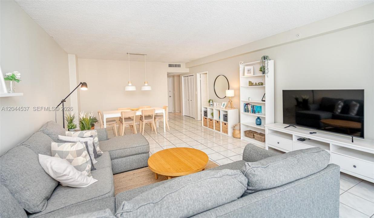 5601 Collins Ave 1517, Miami Beach, Florida 33140, USA