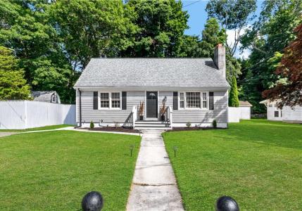 80 Briggs Lane, Tiverton, Rhode Island 02878, USA