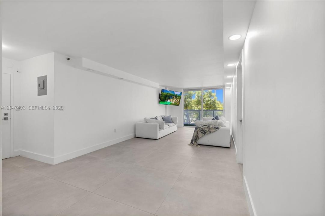 2457 Collins Ave 201, Miami Beach, Florida 33140, Stati Uniti