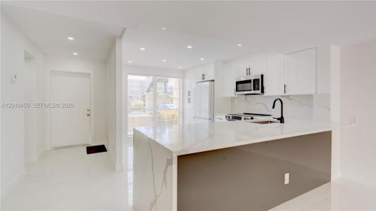 933 NE 24th Ave 169, Hallandale Beach, Florida 33009, USA