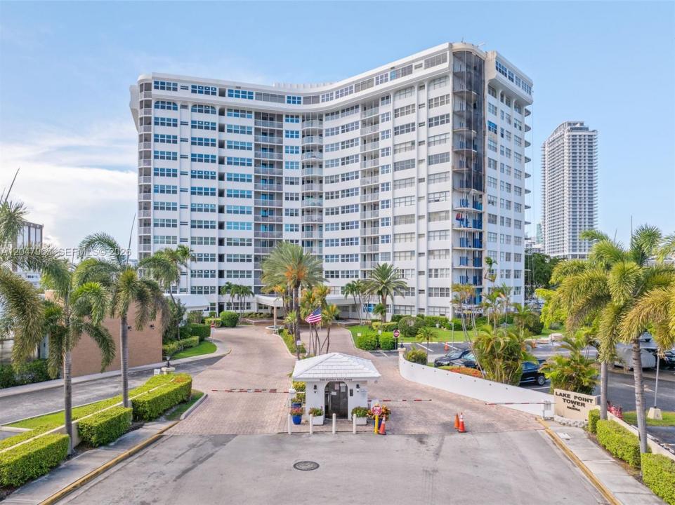 100 Golden Isles Dr 901, Hallandale Beach, Florida 33009, Stati Uniti