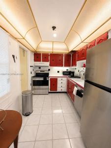 4140 NW 44th Ave 305, Lauderdale Lakes, Florida 33319, USA