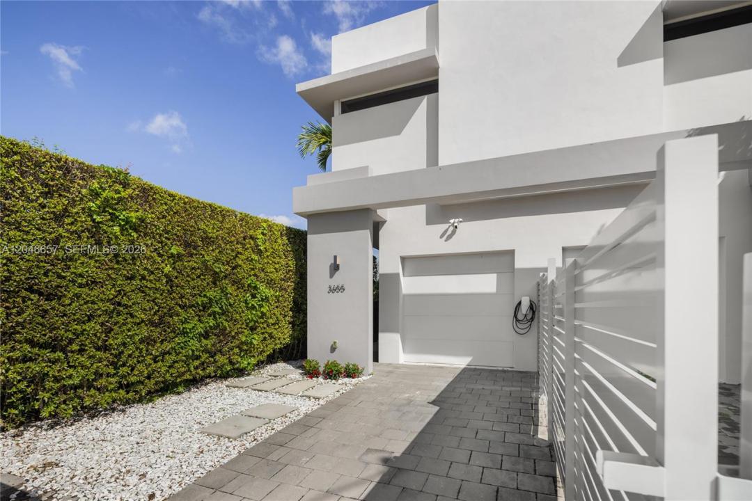 3655 SW 25th St 3655, Miami, Florida 33133, USA