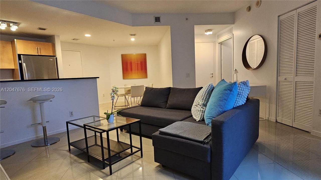 300 S Biscayne Blvd T-2905, Miami, Florida 33131, USA
