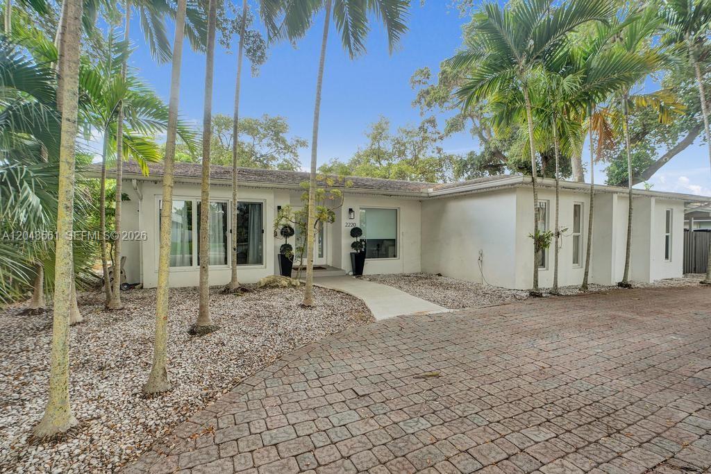 2220 NE 204th St, Miami, Floride 33180, États-Unis