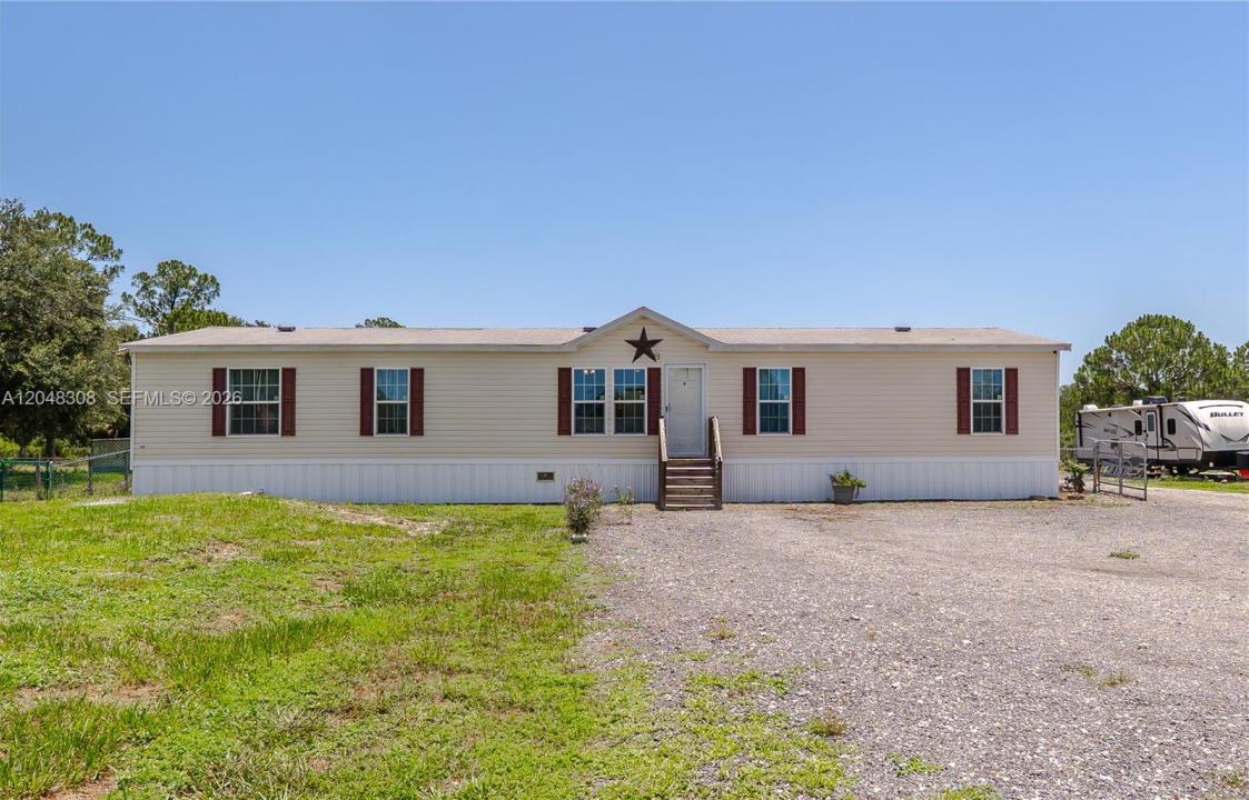 585 S Lindero ST, Clewiston, Florida 33440, USA