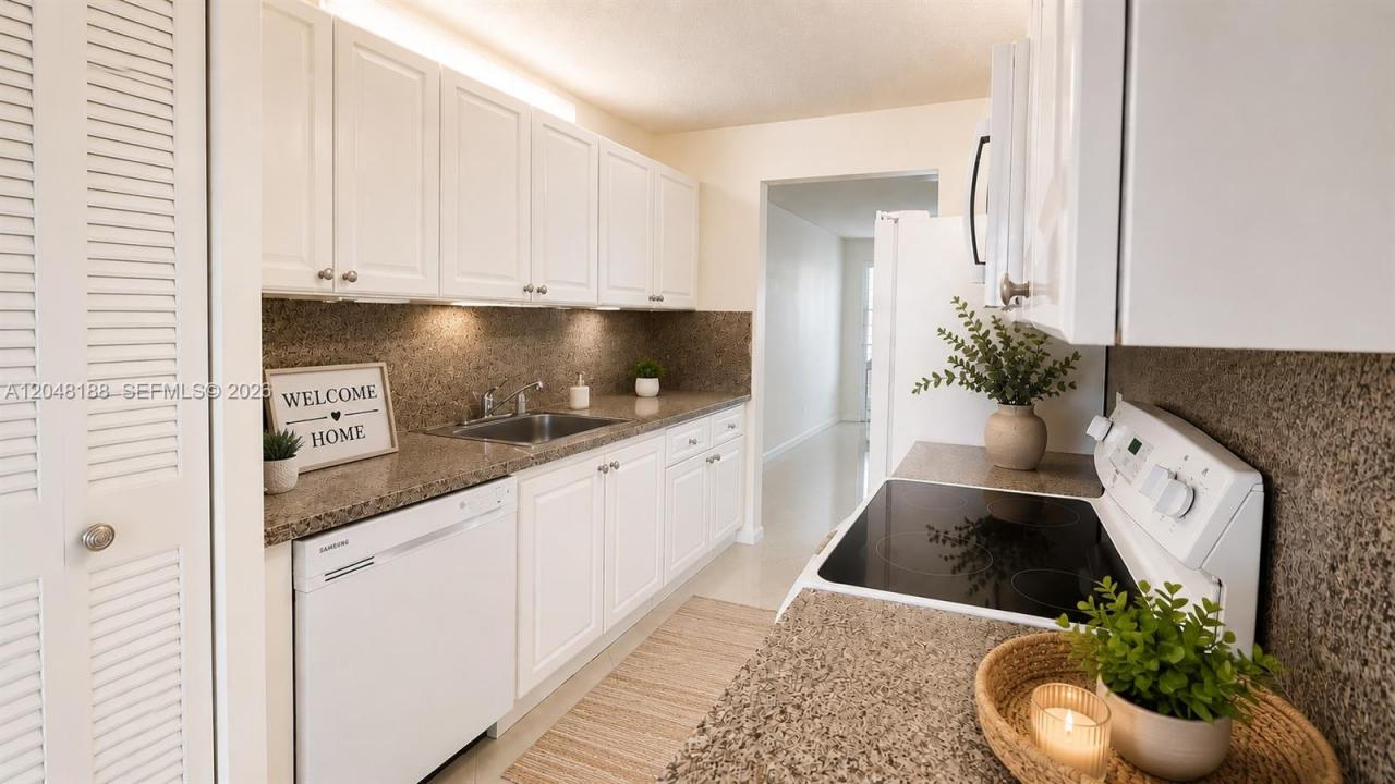 13000 SW 15th Ct 209U, Pembroke Pines, Florida 33027, Stati Uniti