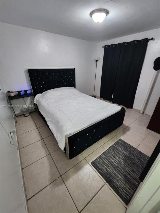 654 W 29th St 4, Hialeah, Floride 33012, États-Unis