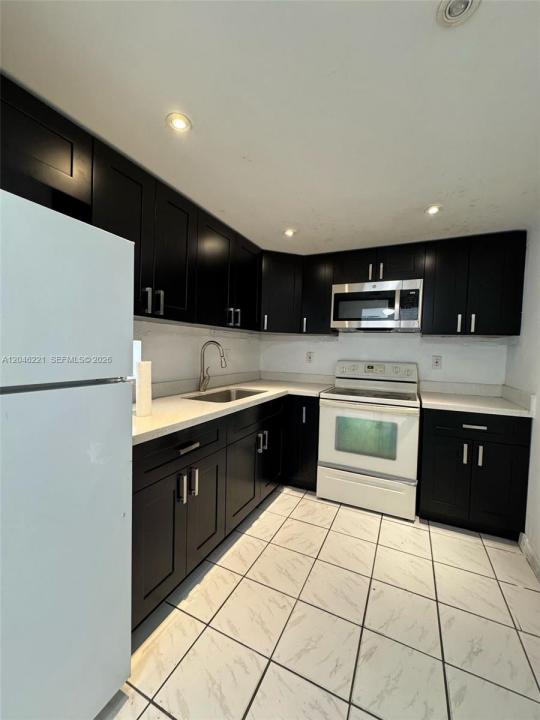 5775 W 20th Ave 310, Hialeah, Florida 33012, Stati Uniti