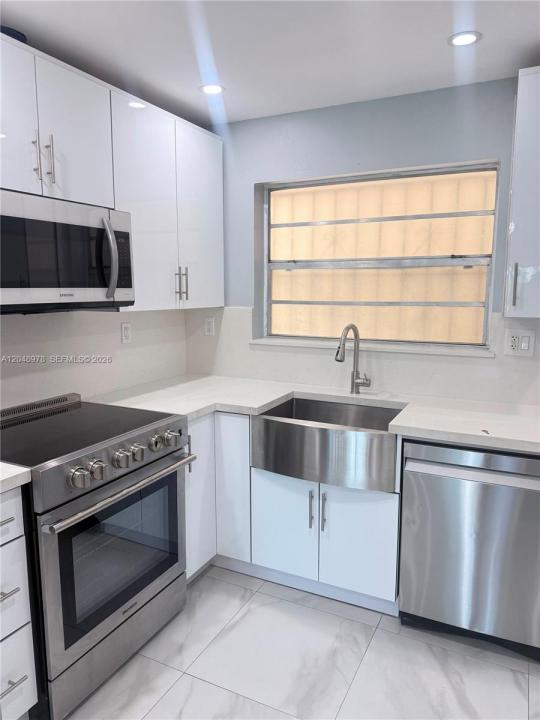 453 SW 2nd St 306C, Miami, Florida 33130, USA