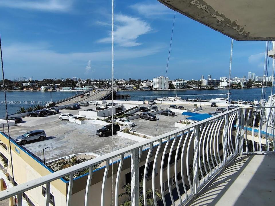 7601 E Treasure Dr 811, North Bay Village, Floride 33141, États-Unis