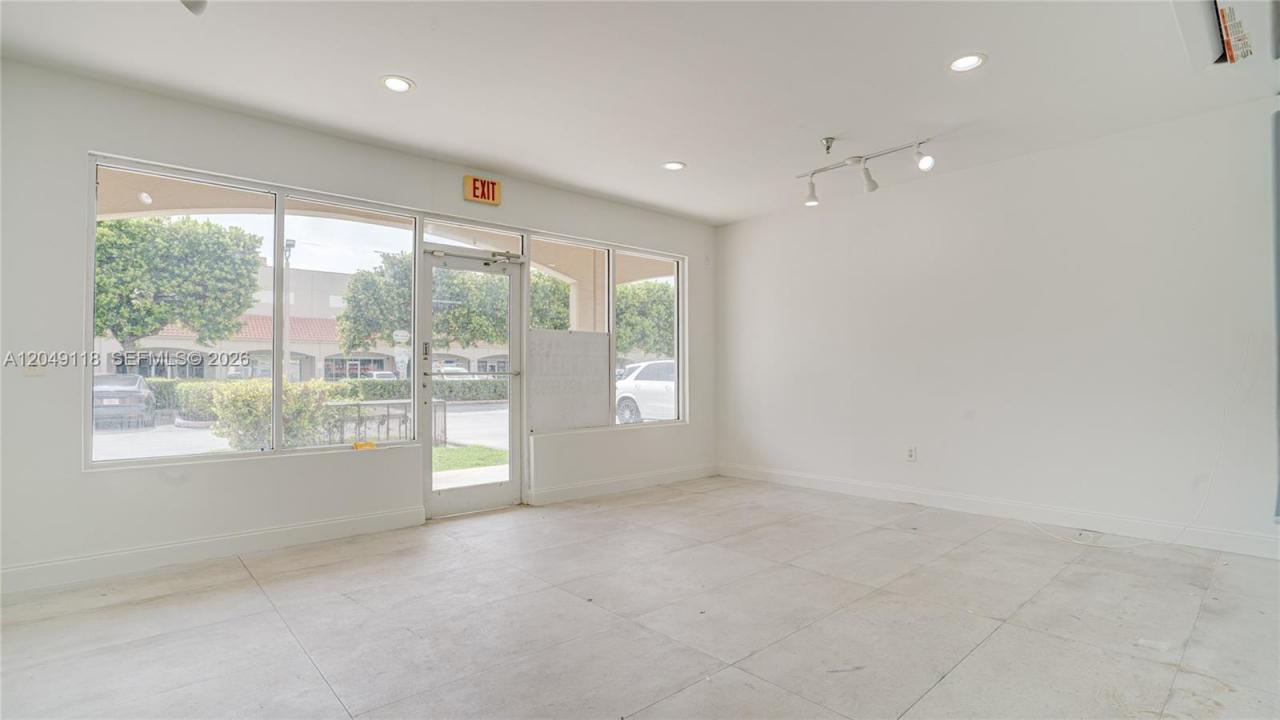15420 SW 136th St 6, Miami, Floryda 33196, USA