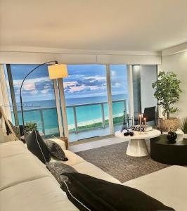 100 Bayview Dr 1906, Sunny Isles Beach, Florida 33160, USA
