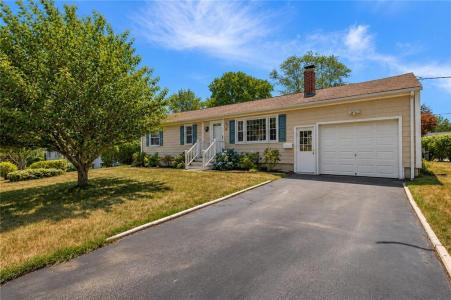 48 Lakeside Drive, Smithfield, Rhode Island 02917, USA