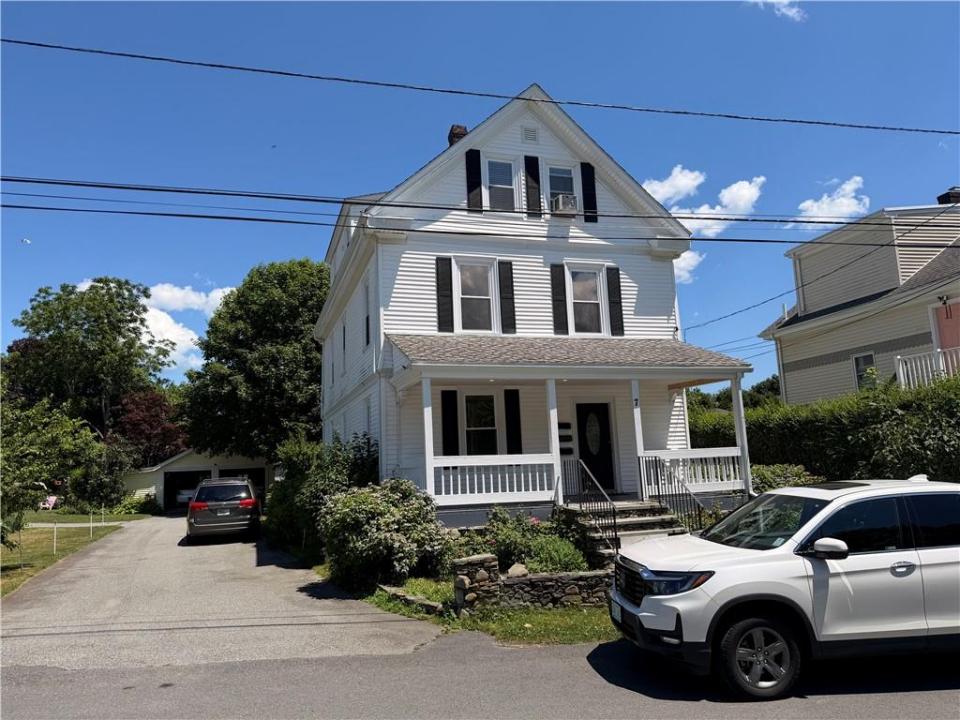 7 caswell Street 2, Newport, Rhode Island 02840