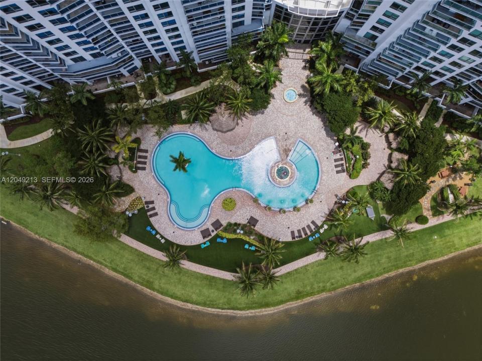 2681 N Flamingo Rd 2205S, Sunrise, Florida 33323, Stati Uniti