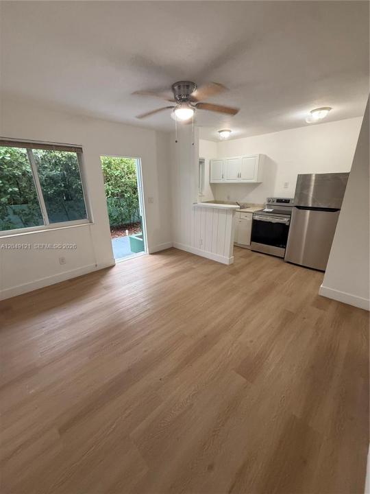 469 SW 3rd St 4, Miami, Florida 33130, USA