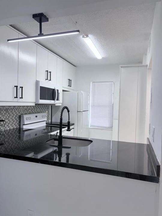 8305 Royal Palm Blvd 103, Coral Springs, Floride 33065, États-Unis