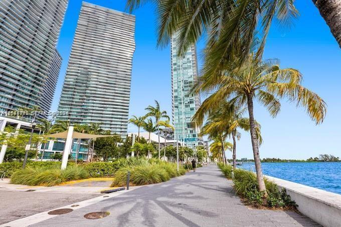 650 NE 32nd St 4205, Miami, Floride 33137, États-Unis
