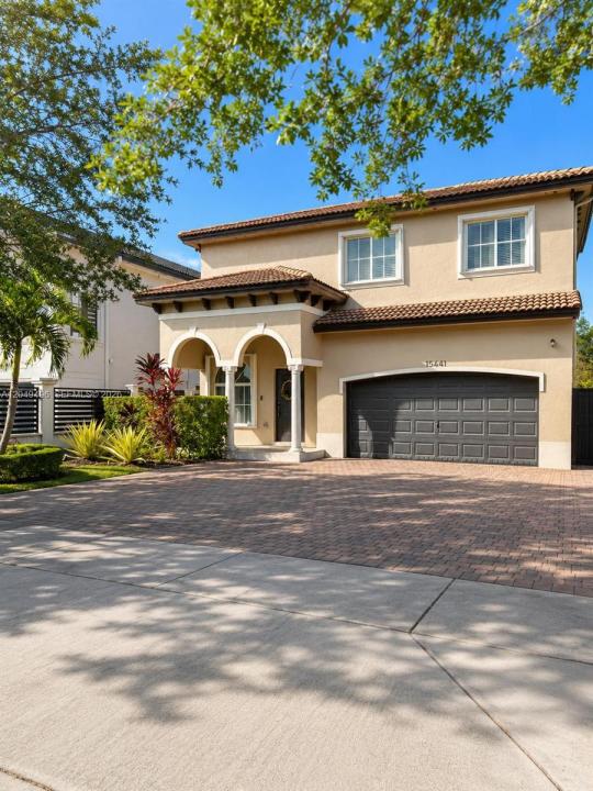 15441 SW 11th Ter, Miami, Florida 33194, USA