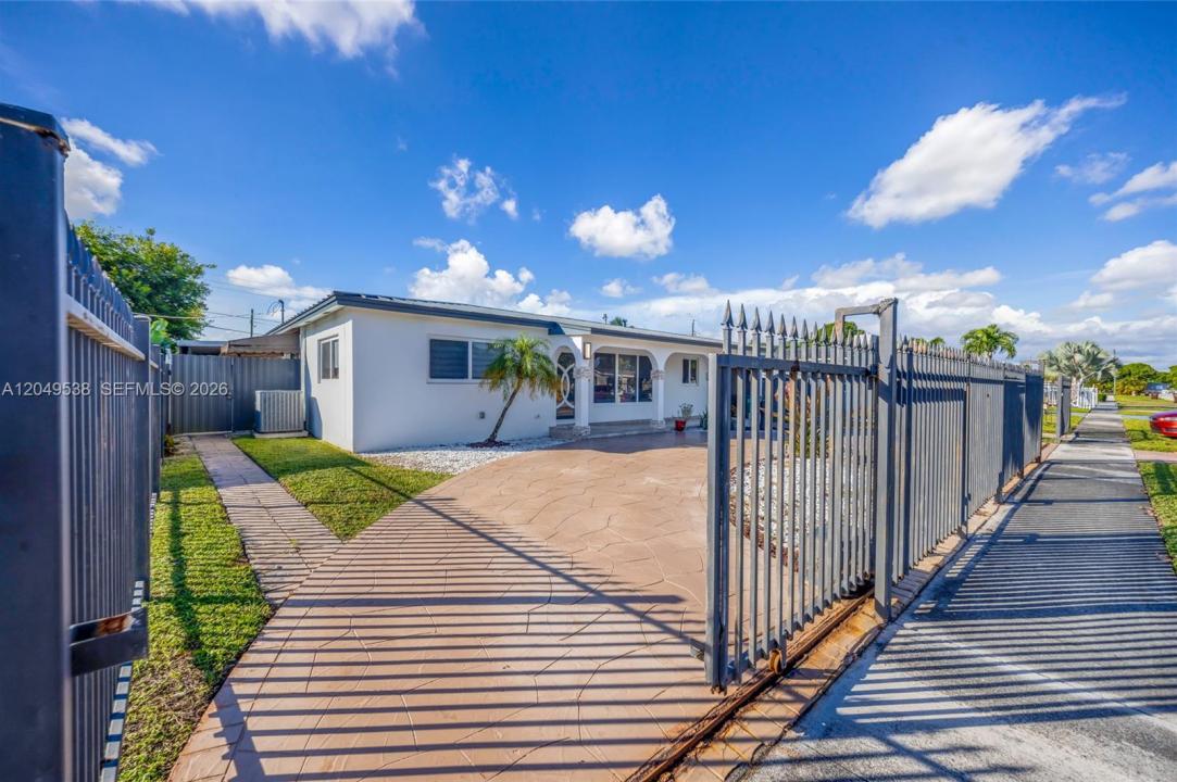 490 W 33rd Pl, Hialeah, Floryda 33012, USA
