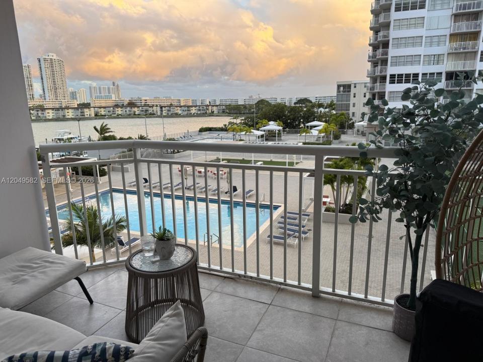 18061 Biscayne Blvd 404, Aventura, Florida 33160, Stati Uniti