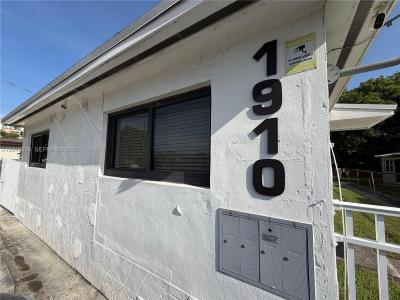 1910 NW 31st St 2, Miami, Florida 33142, Stati Uniti