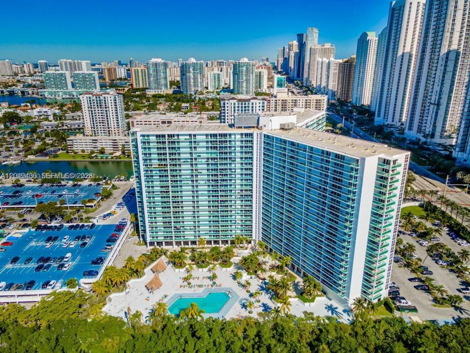 100 Bayview Dr 1622, Sunny Isles Beach, Floride 33160, États-Unis
