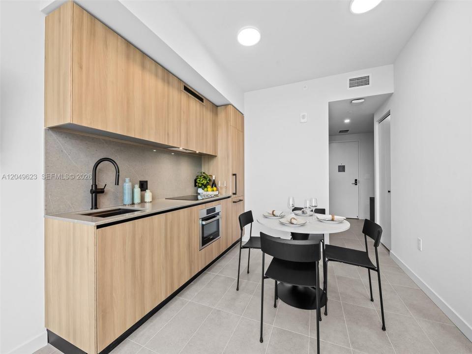 121 NE 5th St 3703, Miami, Floride 33132, États-Unis