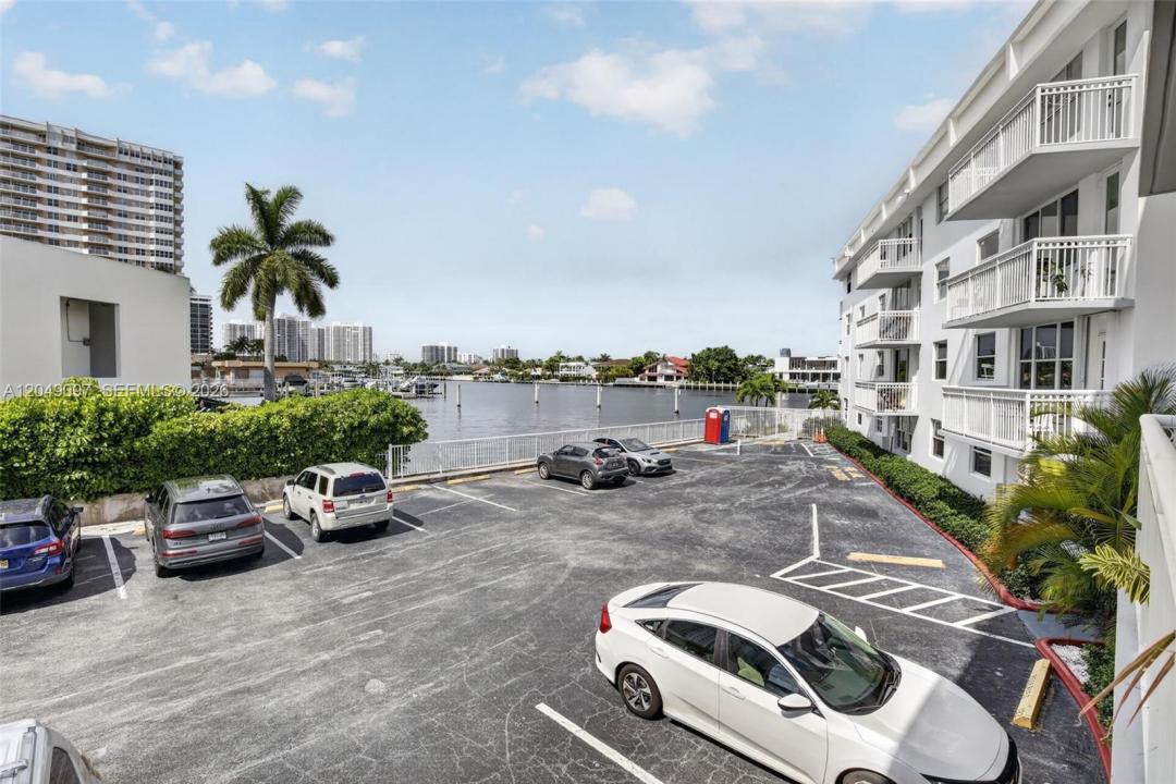 1913 S Ocean Dr 225, Hallandale Beach, Floride 33009, États-Unis