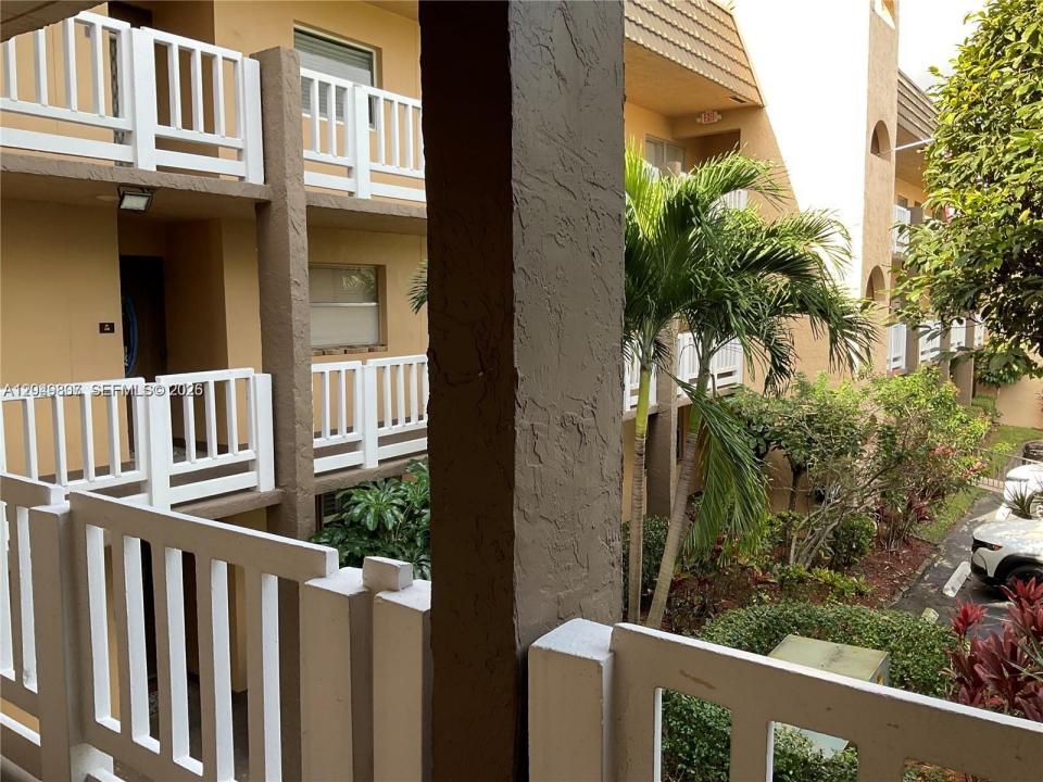 9201 Sunrise Lakes Blvd 205, Sunrise, Floride 33322, États-Unis