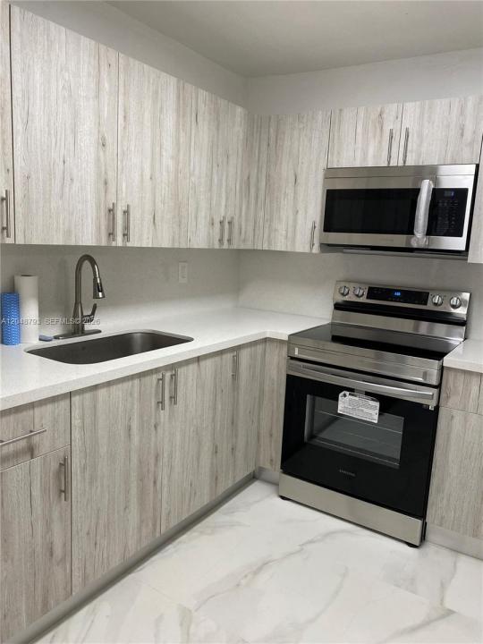 6190 W 19th Ave 206, Hialeah, Florida 33012, Stati Uniti
