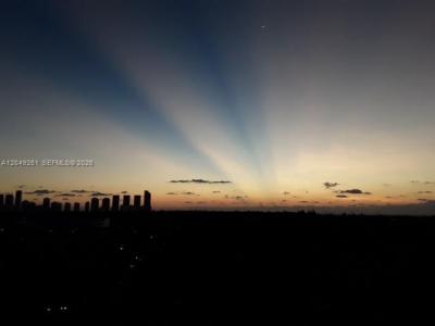 15051 Royal Oaks Ln 1101, North Miami, Florida 33181, USA