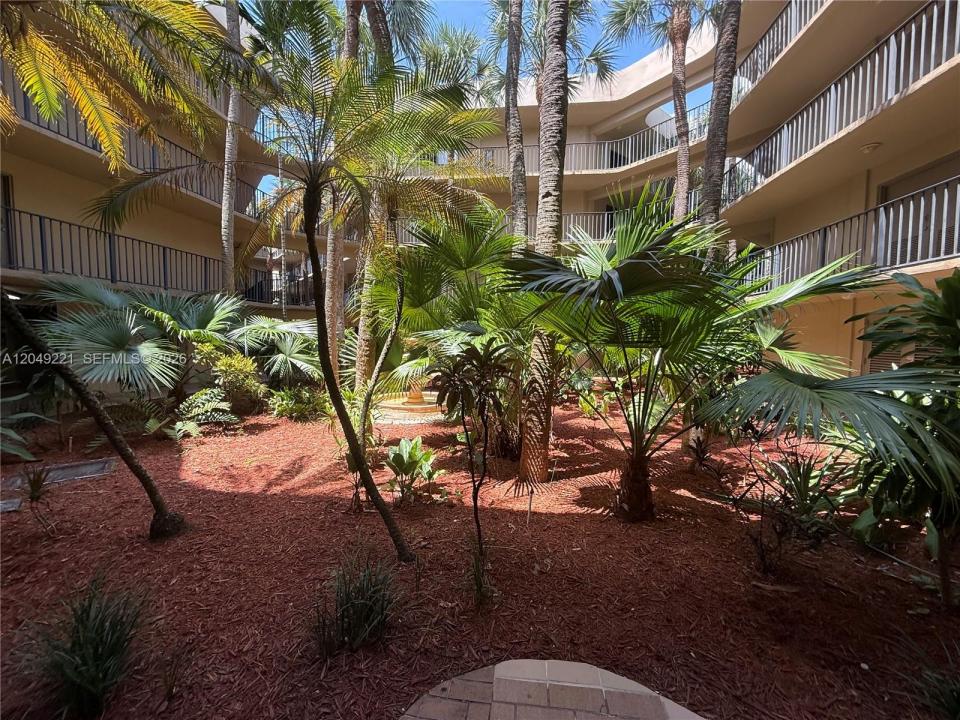 8625 NW 8th St 420, Miami, Floride 33126, États-Unis