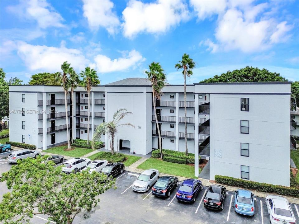 7550 Stirling Rd C203, Davie, Florida 33024, USA